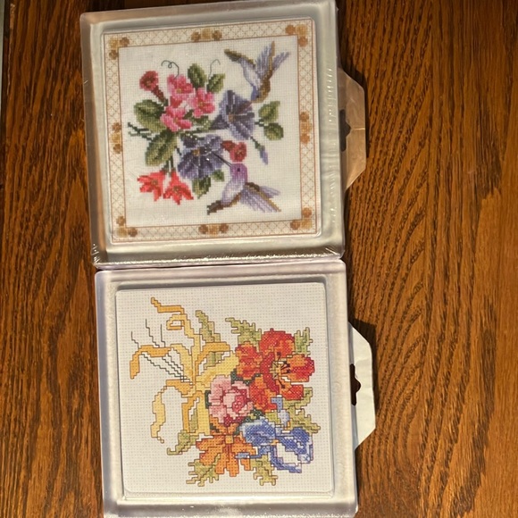 Set/2 Hot Plate Trivets: Hummingbird & SpringBouquet. 6x6”sq. 1 complete, sealed - Picture 2 of 6